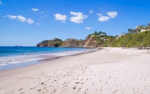 Beach - Oceanfront Infinity Pool and Sunset Veranda (Playa Flamingo)