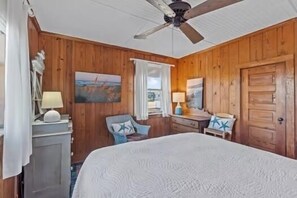 3 chambres, fer et planche à repasser, lit de bébé portatif