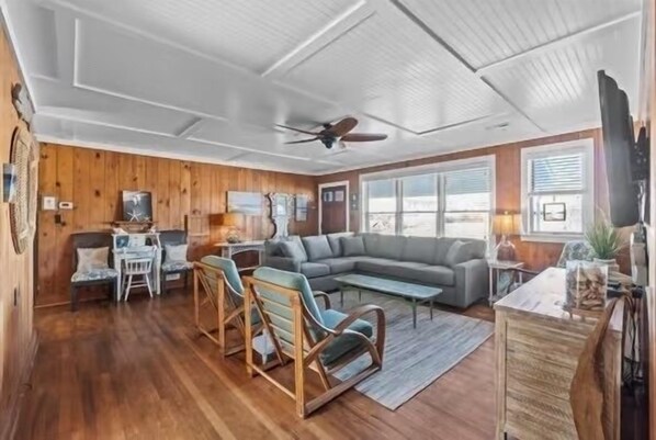 Téléviseur connecté, Netflix, Hulu, lecteur de DVD