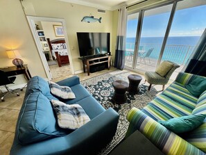 Flatskjerm-TV og DVD-spiller