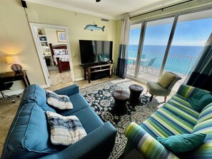 Flatskjerm-TV og DVD-spiller