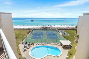 Een verwarmd zwembad