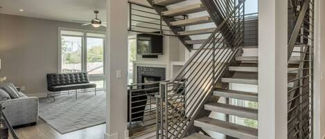 Télévision, cheminée