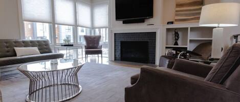 Télévision, cheminée