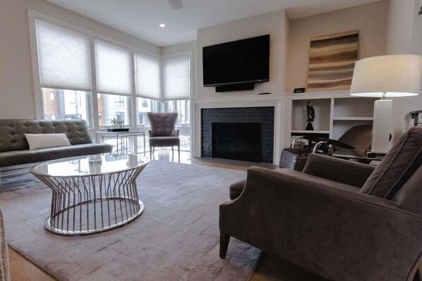 Télévision, cheminée