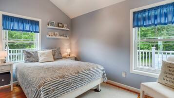 2 bedrooms, iron/ironing board, Internet, bed sheets
