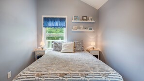 2 bedrooms, iron/ironing board, Internet, bed sheets