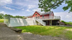 A red house with a balcony and a covered porch. - Rapalee Retreat - Wine and Lake Lovers Take Notice! (Himrod)