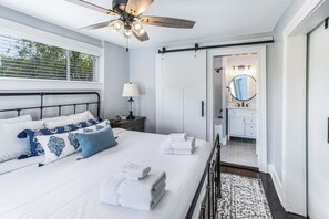 3 bedrooms, iron/ironing board, free WiFi, bed sheets - Southern Charm w/ High-end Modern Amenities + Parking by Lucky Savannah (Savannah)