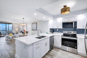 Refrigerador, horno, parrilla de estufa y lavavajillas 