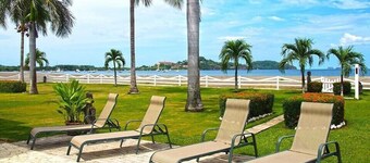 Picturesque Beachfront Condo w - Pool