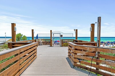 Rate Reduced! Beachfront 2BR w/ Gulf Views, GOLF CART! Steps to Beach & Pool.