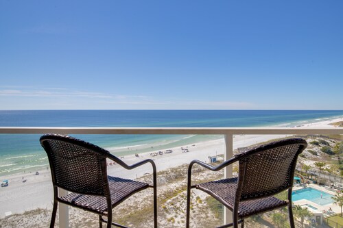 Rate Reduced! Beachfront 2BR w/ Gulf Views, GOLF CART! Steps to Beach & Pool.