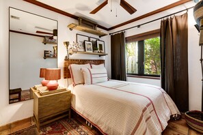 4 bedrooms, iron/ironing board, WiFi, bed sheets