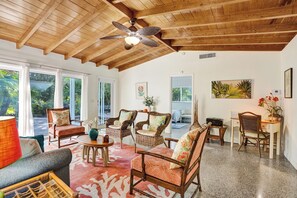 Una Smart TV, libros