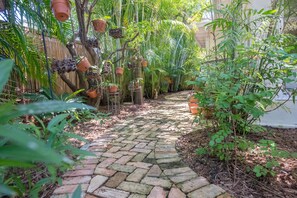 Property grounds - Tropical Gem-Private Pool! (Delray Beach)