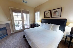 Desk, iron/ironing board, WiFi, bed sheets