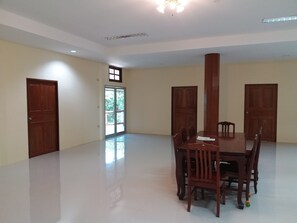 3-Bedroom Bungalow | Huoneen varustelu