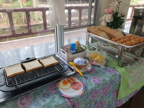 Tägliches nach Wunsch zubereitetes Frühstück gegen Gebühr