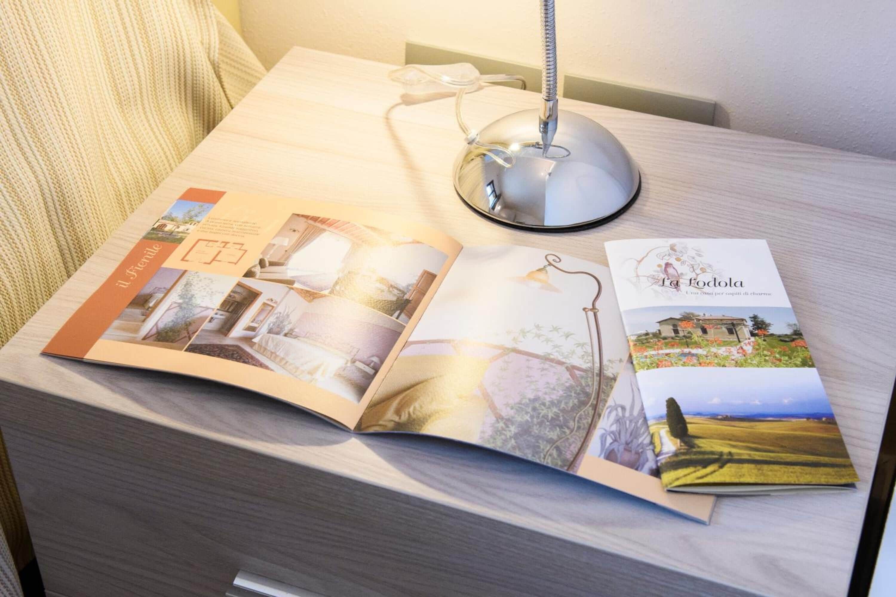 Daunenbettdecken, Schreibtisch, Babybetten, Zustellbetten