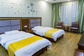 Meja kerja, tirai kedap cahaya, setrika/meja setrika, dan Wi-Fi gratis