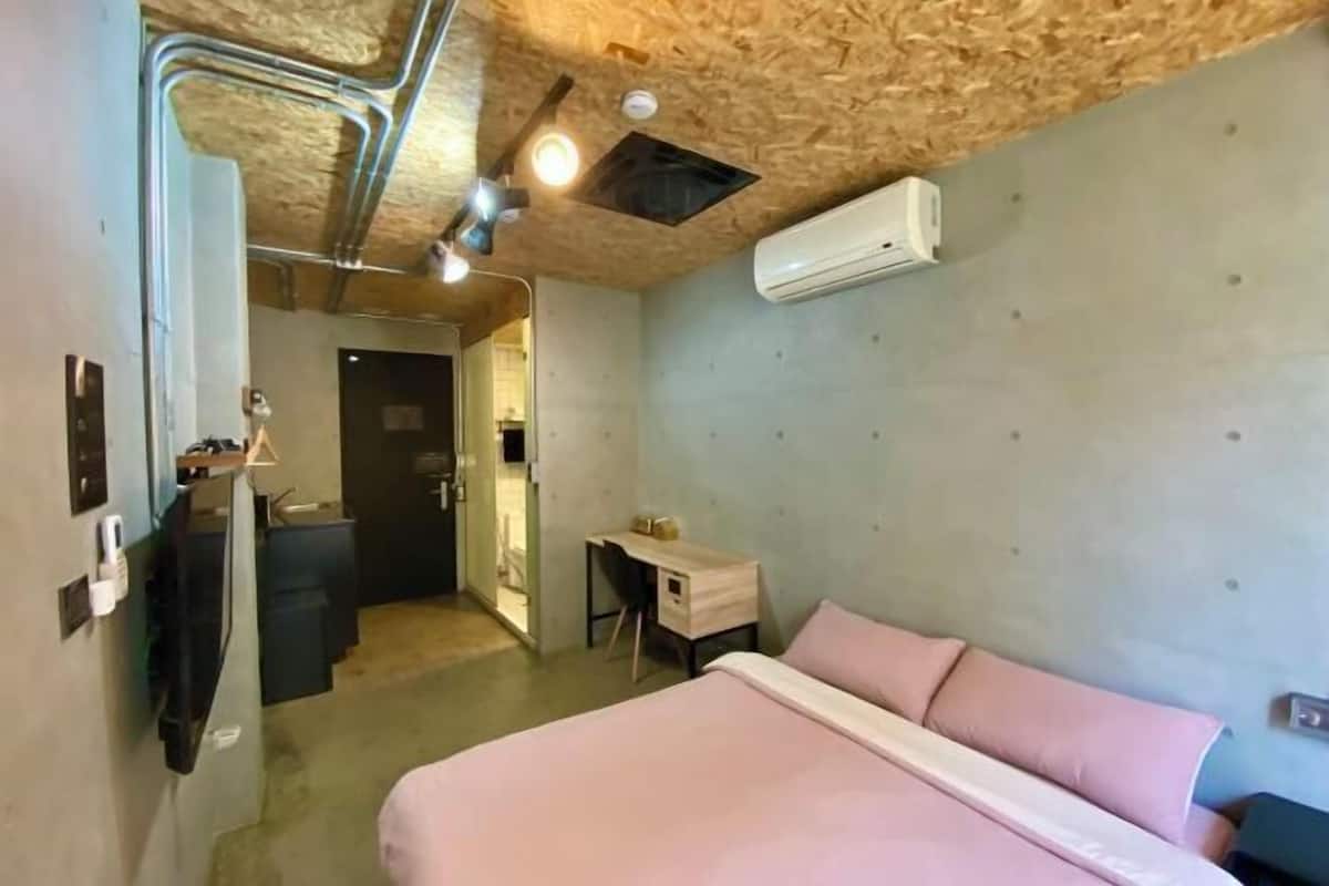 Desk, blackout drapes, WiFi (free), bed sheets