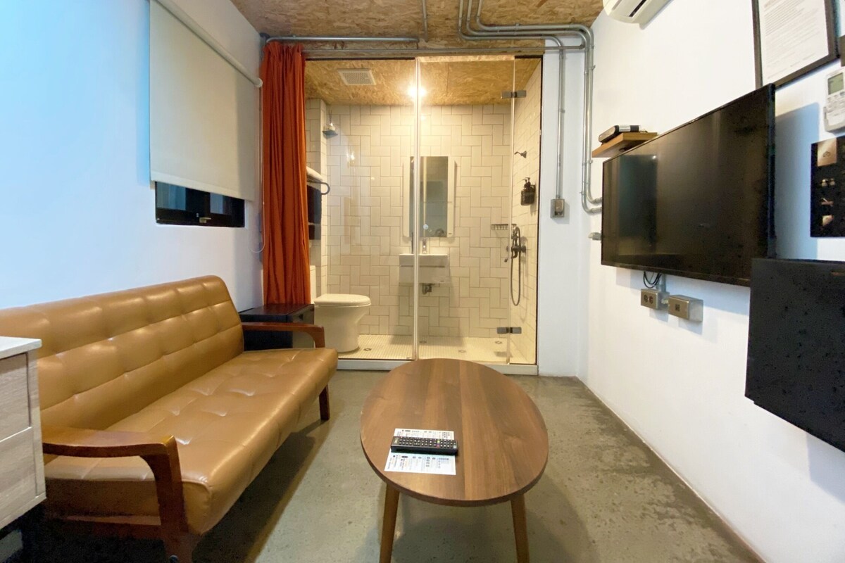 Desk, blackout drapes, WiFi (free), bed sheets