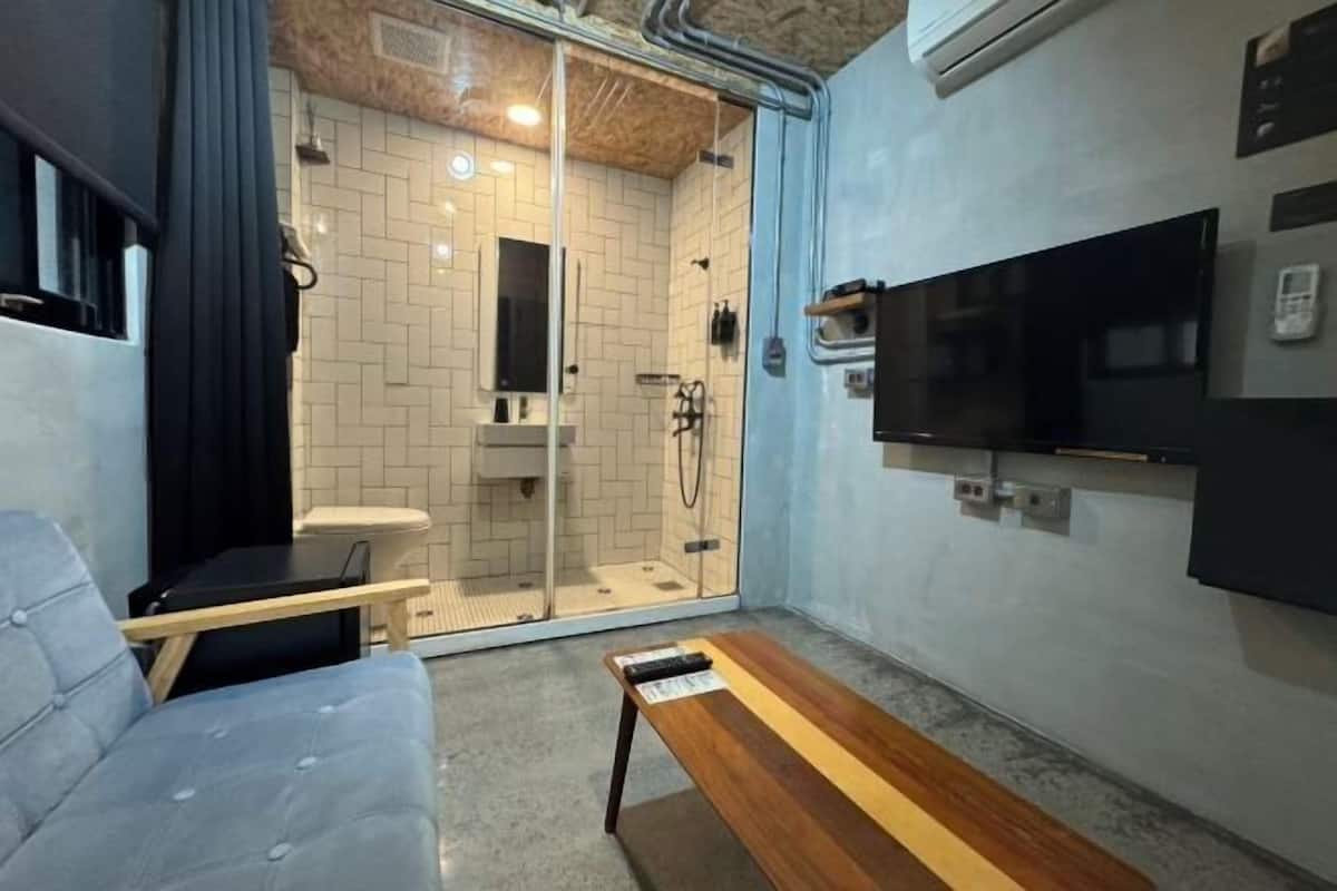 Desk, blackout drapes, WiFi (free), bed sheets