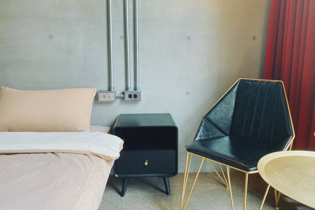 Desk, blackout curtains, free WiFi, bed sheets