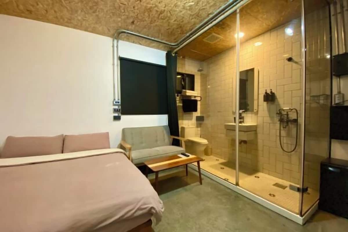 Desk, blackout drapes, WiFi (free), bed sheets