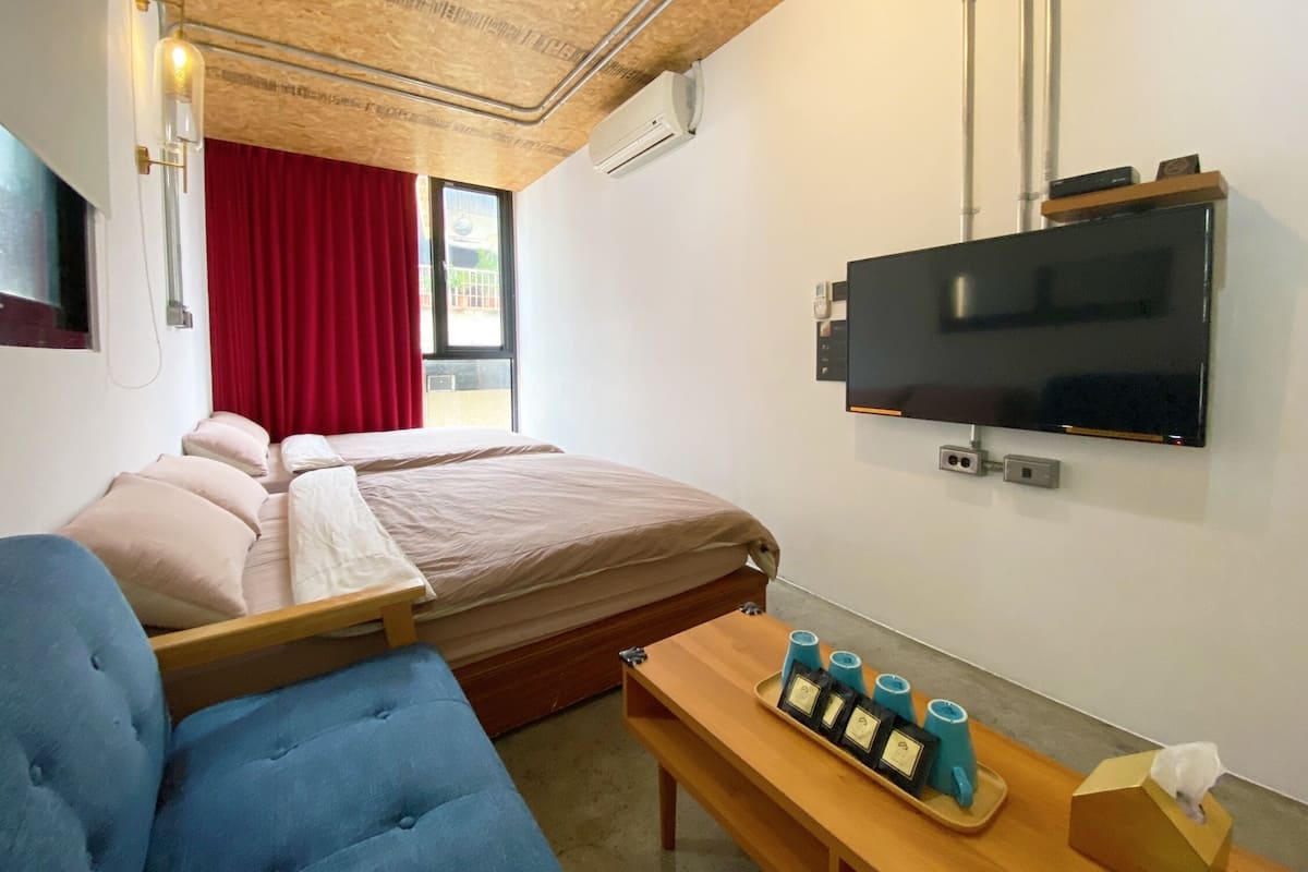 Desk, blackout drapes, WiFi (free), bed sheets