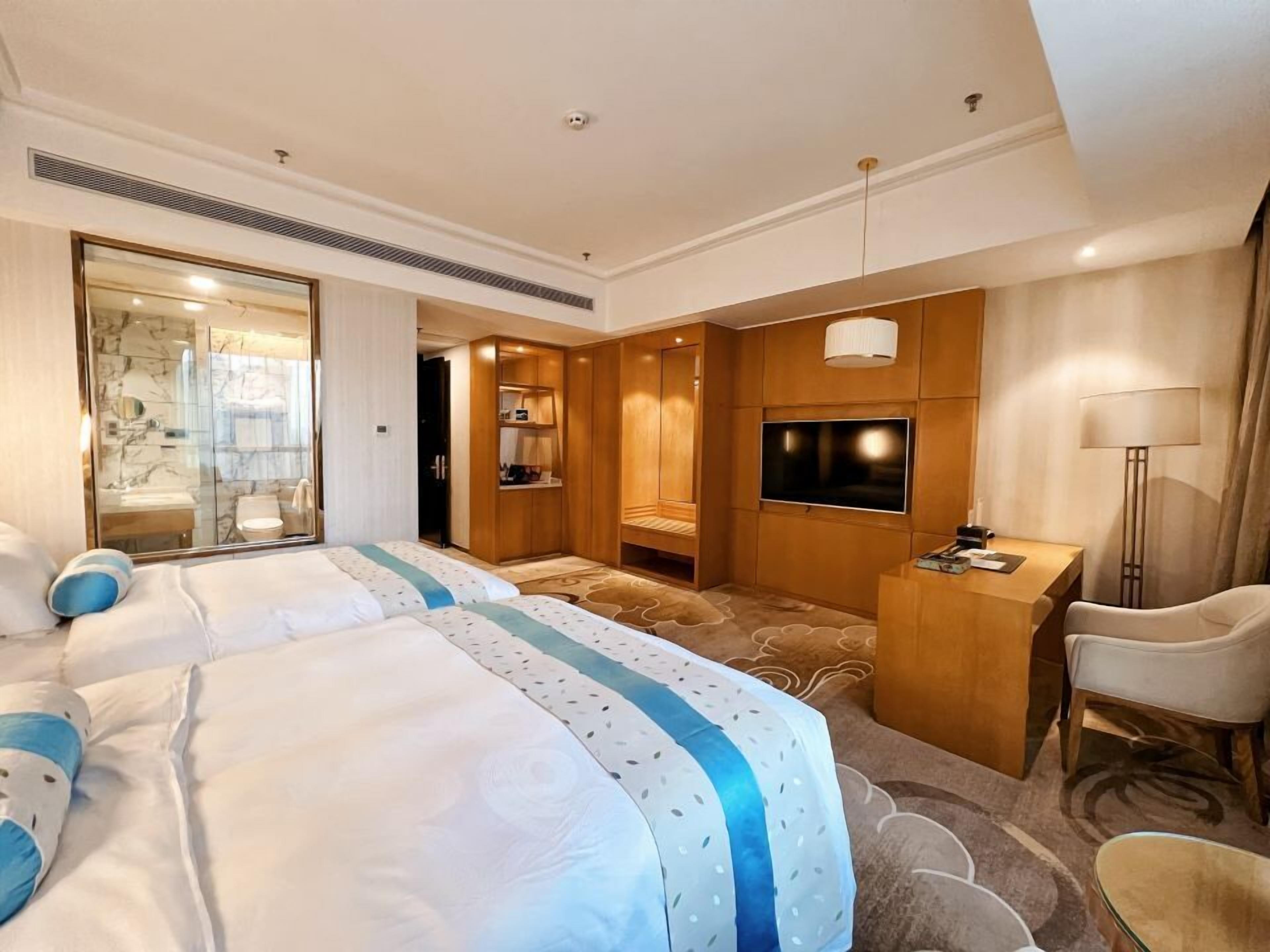 deluxe twin room  | minibar, in-room safe, desk, blackout curtains