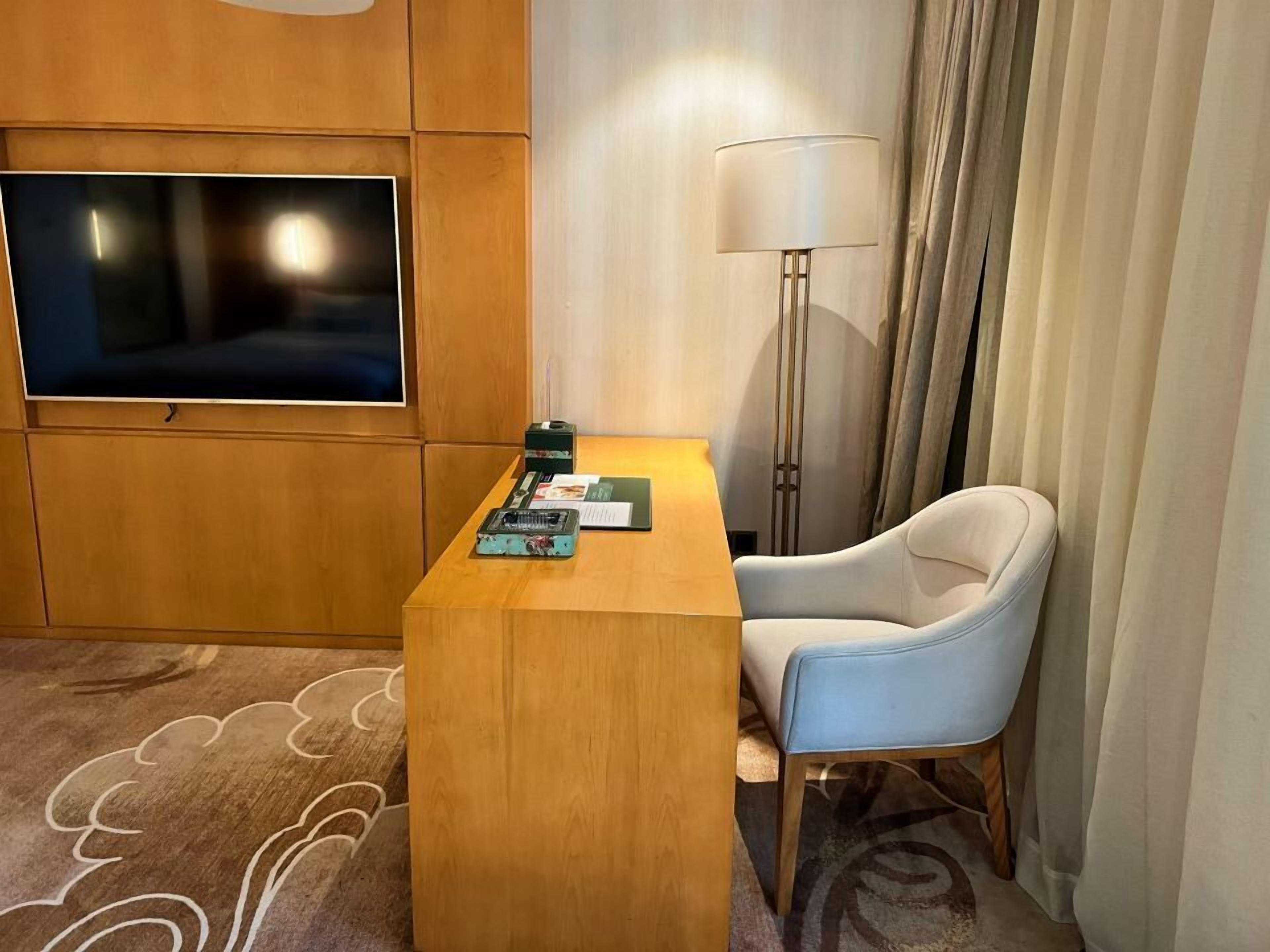 deluxe twin room  | minibar, in-room safe, desk, blackout curtains
