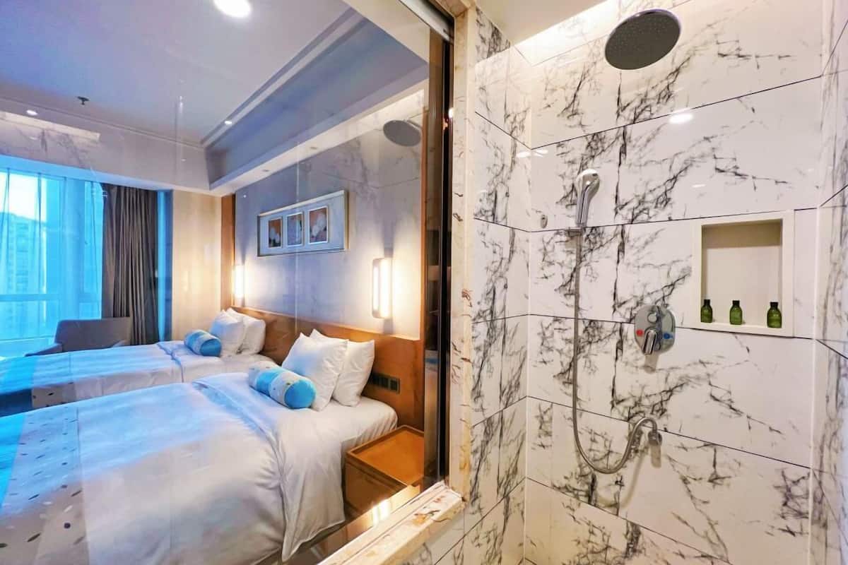 deluxe twin room  | bathroom | shower, free toiletries, hair dryer, bathrobes