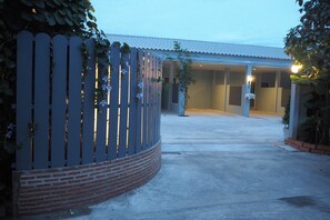Entrada al alojamiento