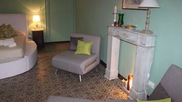 Family Room | 1 bedroom, premium bedding, iron/ironing board, cribs/infant beds