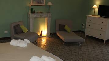 Family Room | 1 bedroom, premium bedding, iron/ironing board, cribs/infant beds