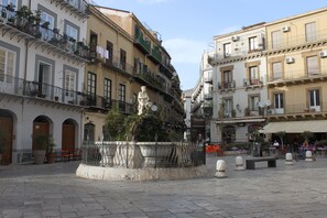 Fountain - Suite De La Rosa (Palermo)