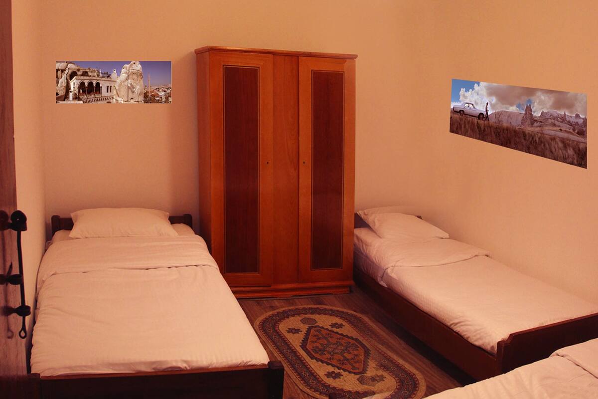 Triple Room, Shared Bathroom | Desk, WiFi (free)