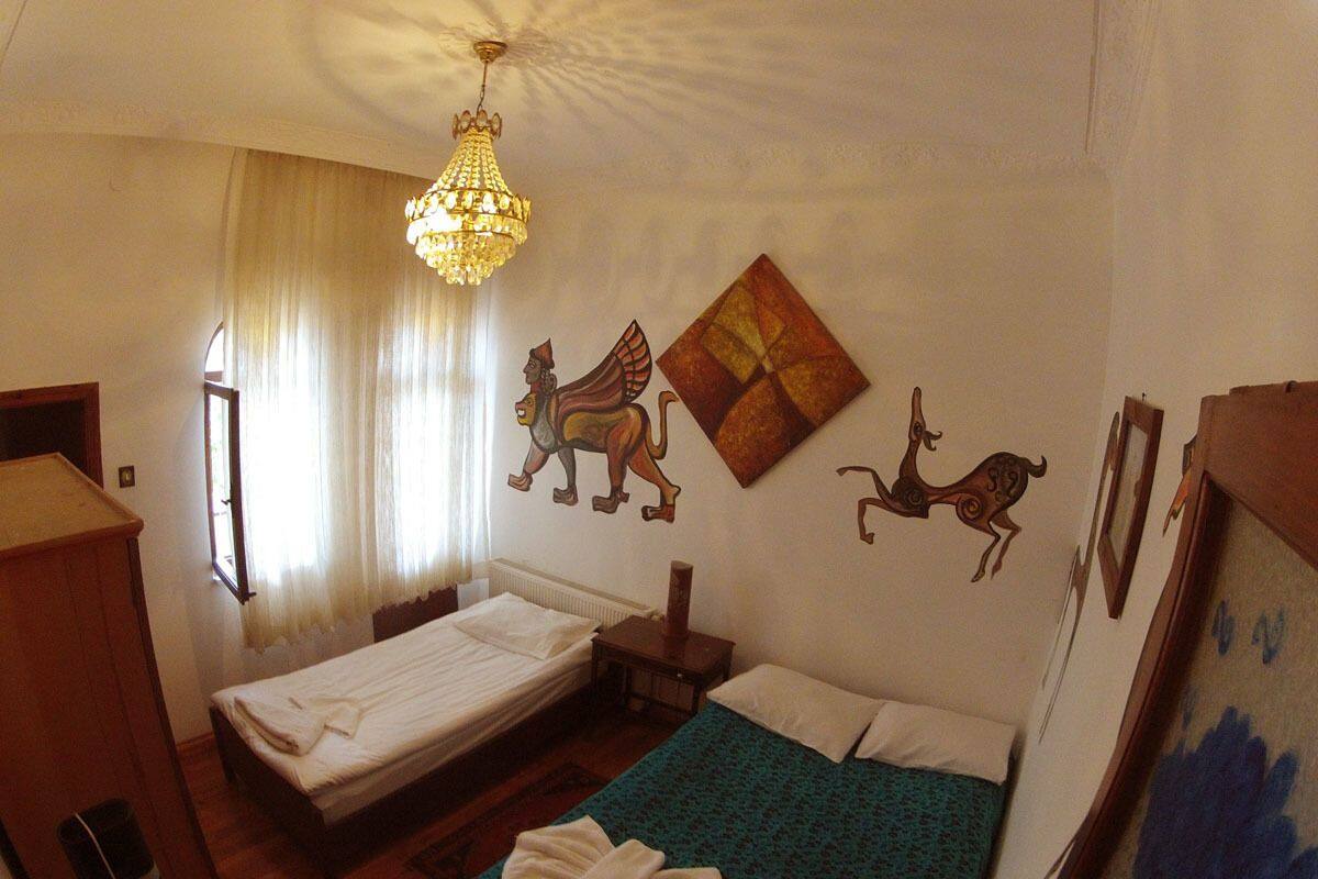 Triple Room, Private Bathroom | Desk, WiFi (free)