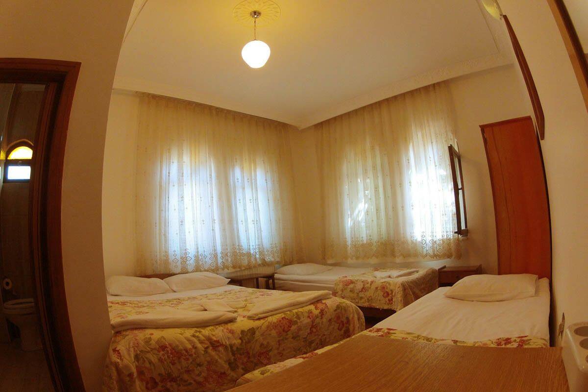 Quadruple Room, Private Bathroom | Desk, WiFi (free)