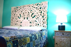 1 makuuhuone, ylelliset vuodevaatteet, silitysrauta/-lauta