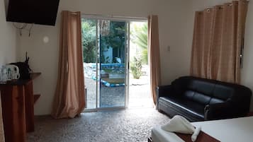 Bungalow Confort, non-fumeurs, vue jardin | 1 chambre, coffres-forts dans les chambres, bureau