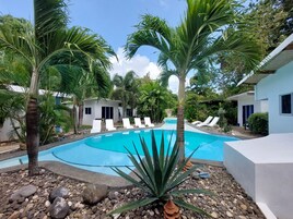 2 piscinas al aire libre