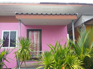 Desk, rollaway beds, free WiFi - Nakhonyok Homestay (Nakhon Nayok)