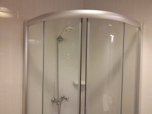 Standard Room | Douche de la salle de bain