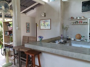 Café da manhã com buffet todos os dias mediante uma taxa