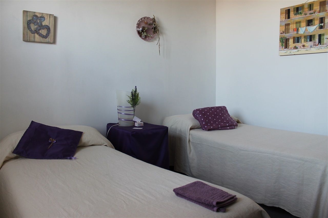 Bügeleisen/Bügelbrett, kostenlose Babybetten, Zustellbetten