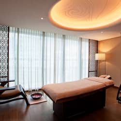 Couples treatment room(s), sauna, hot tub, steam room, body treatments