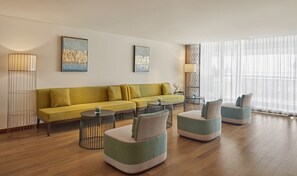 Salas de tratamiento para parejas, sauna y tina de hidromasaje 